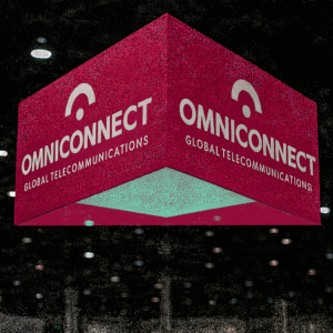 Banner de OMNICONNECT en exposición