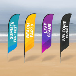 Banderas promocionales en la playa
